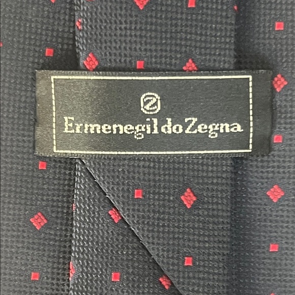 Ermenegildo Zegna 100% Silk Italy Navy Tie with Red Dots - Picture 3 of 9